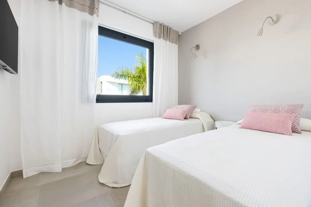  en venta chalet La Caleta Zona Sur 3