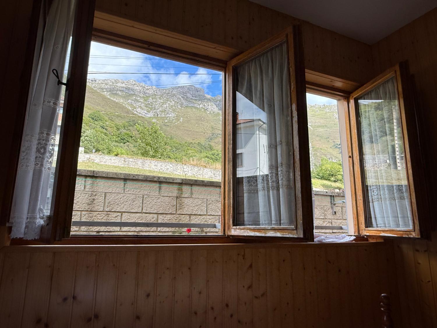  en venta casa de pueblo Arangas Oriente 4