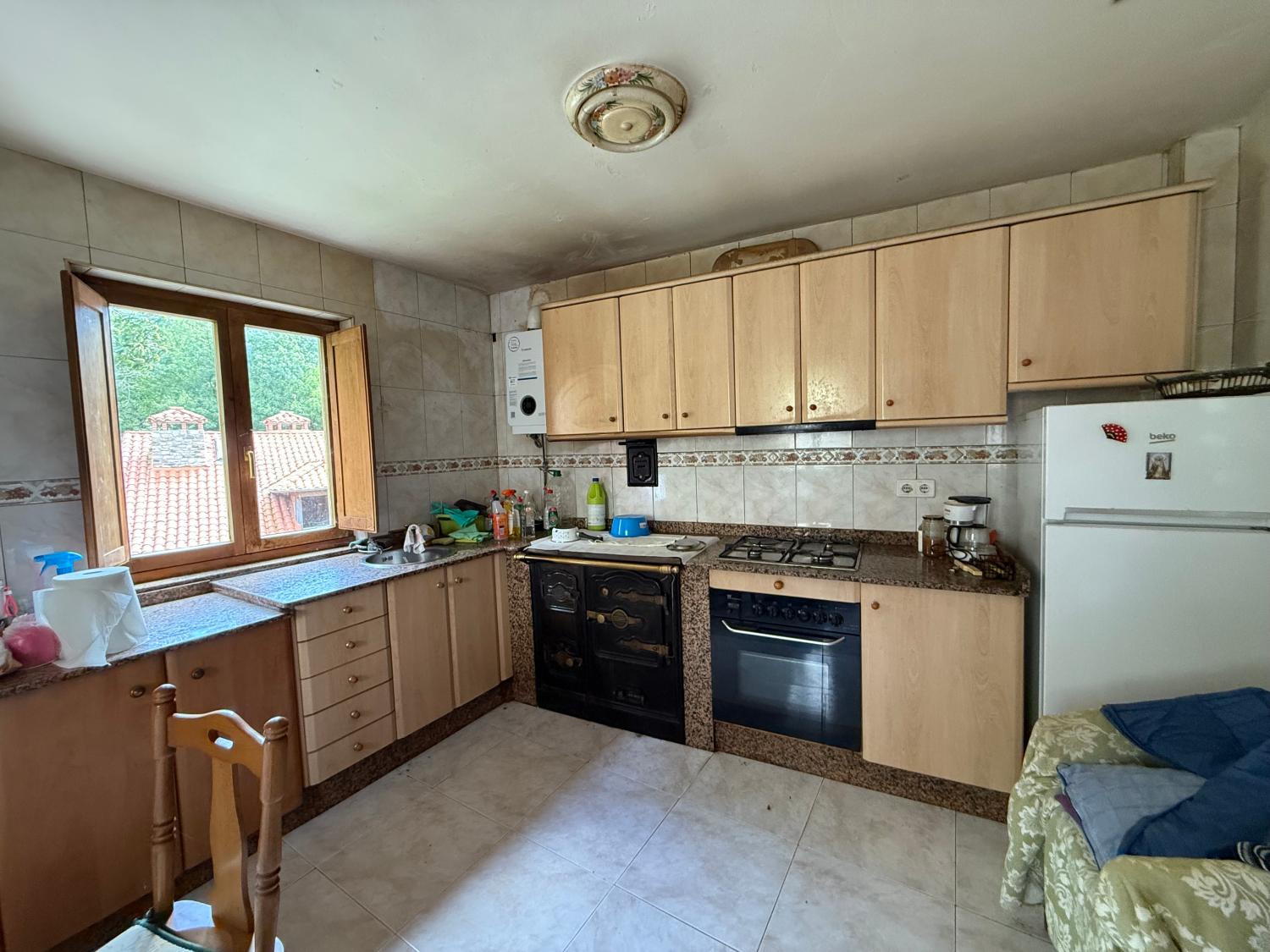  en venta casa de pueblo Arangas Oriente 7